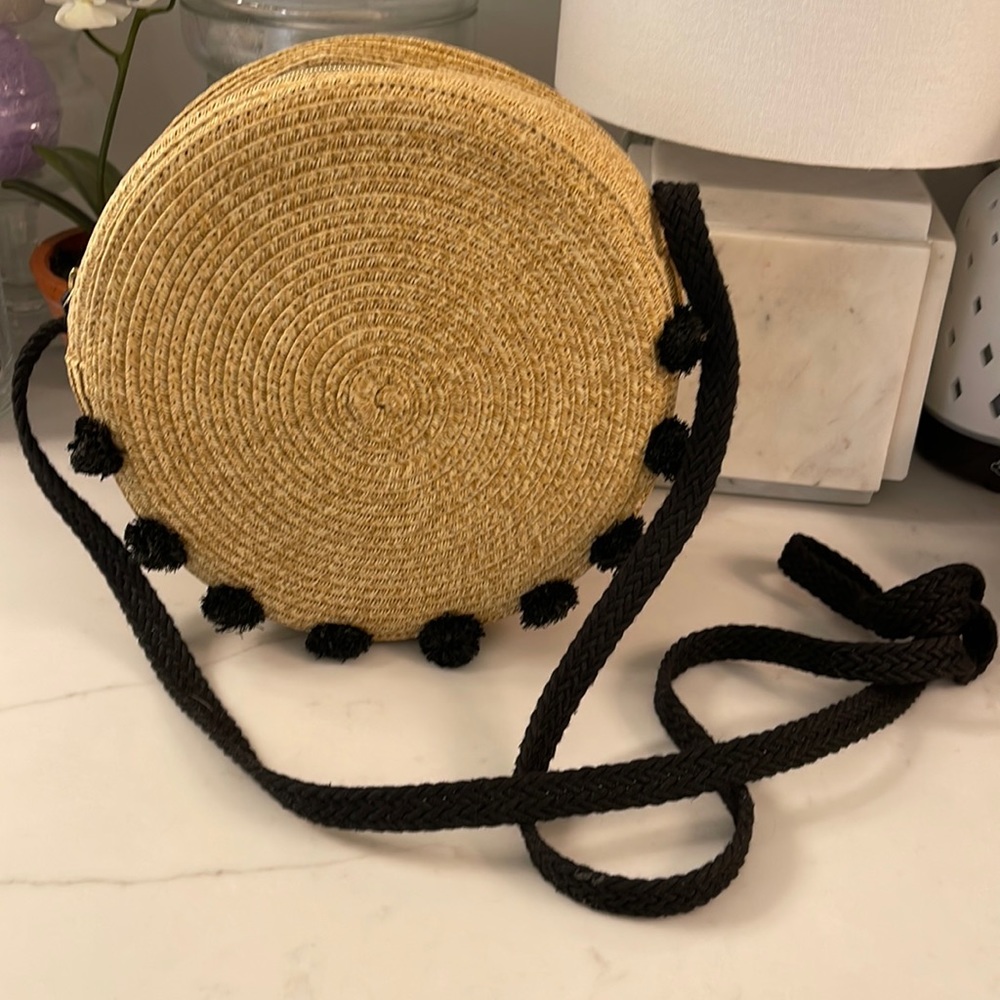 Stella and Dot round pin straw handbag